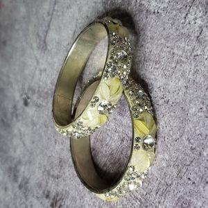 2 pcs. Handcrafte Bangle bracelet women bracelet Medium size 6cm diameter flower
